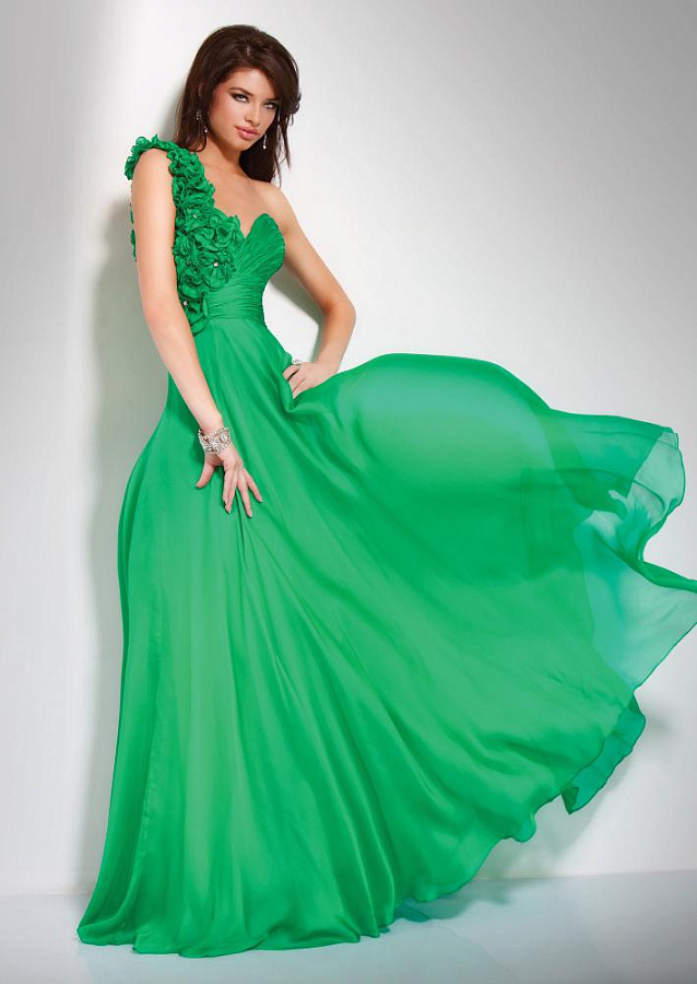 Длинное платье зеленого цвета